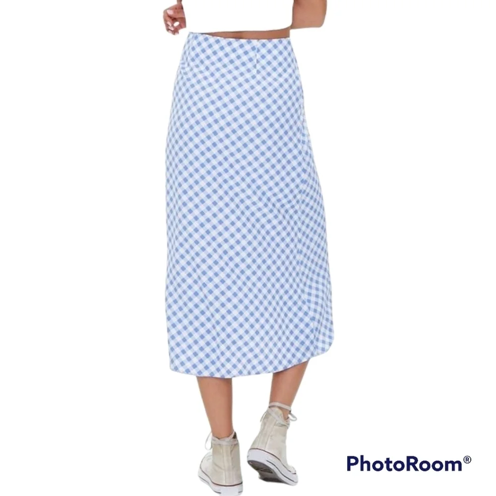 🌺 Forever 21 Gingham Midi Skirt. Size M .